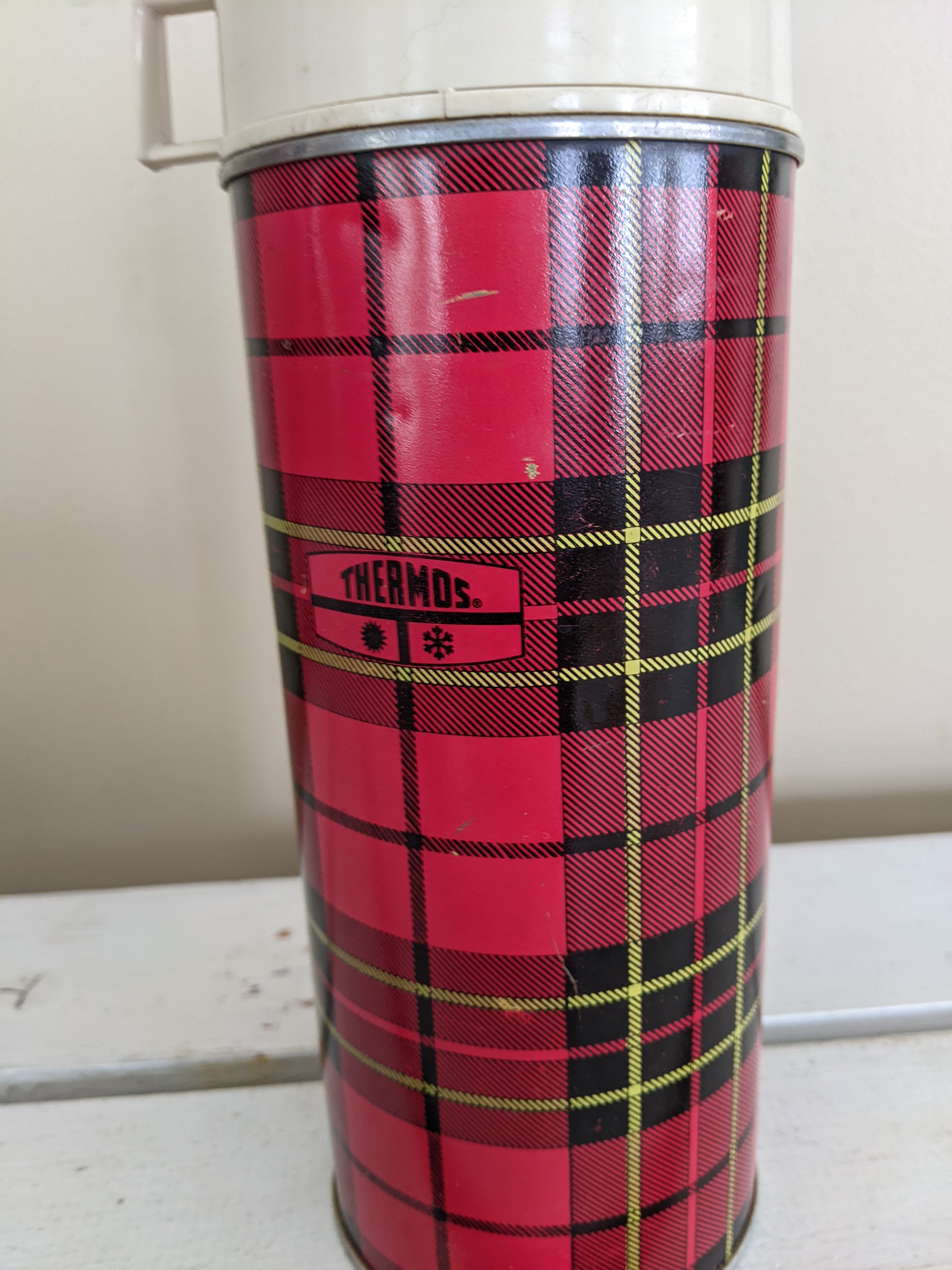 Thermos brand,red plaid