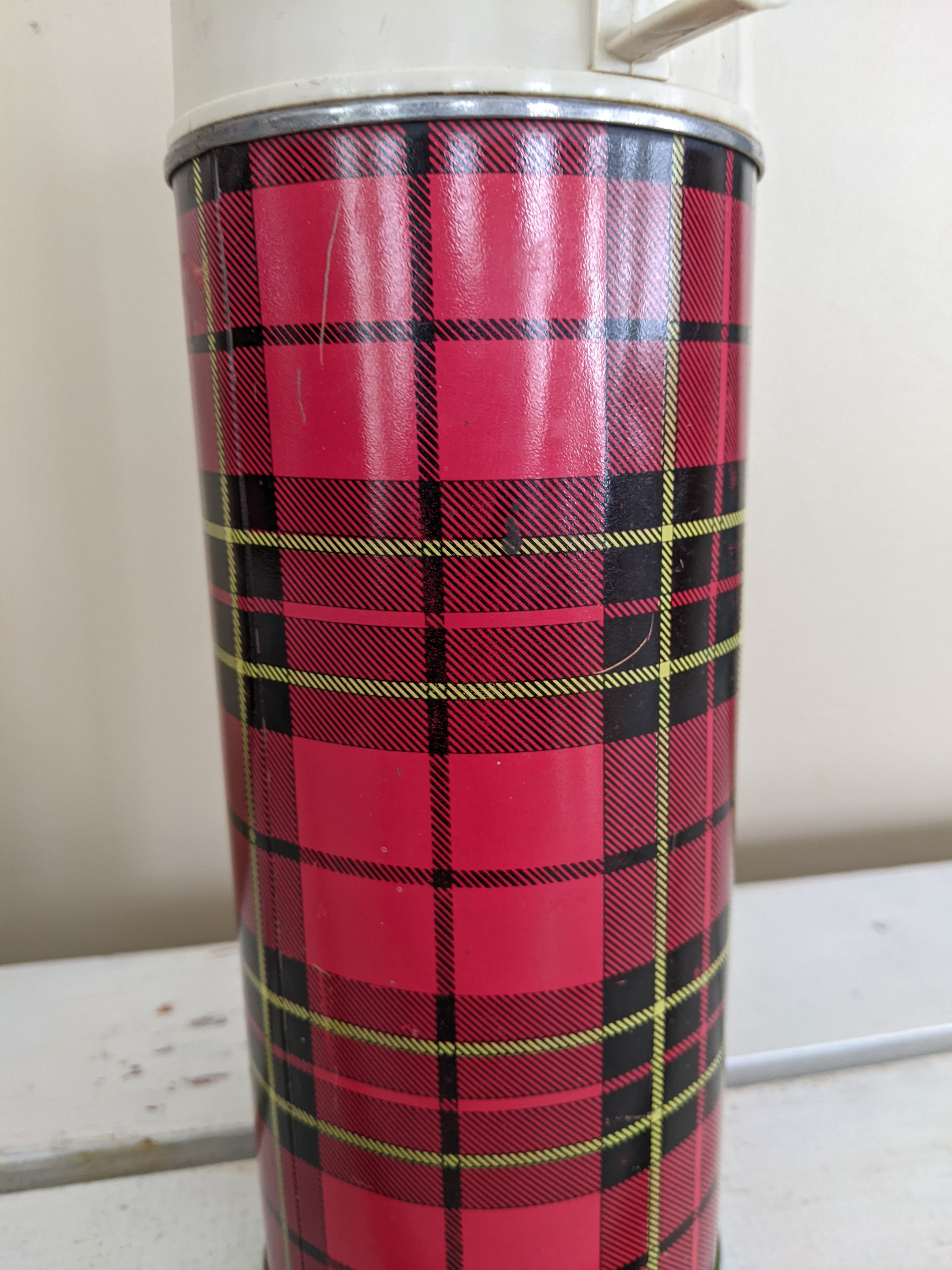 Thermos brand,red plaid