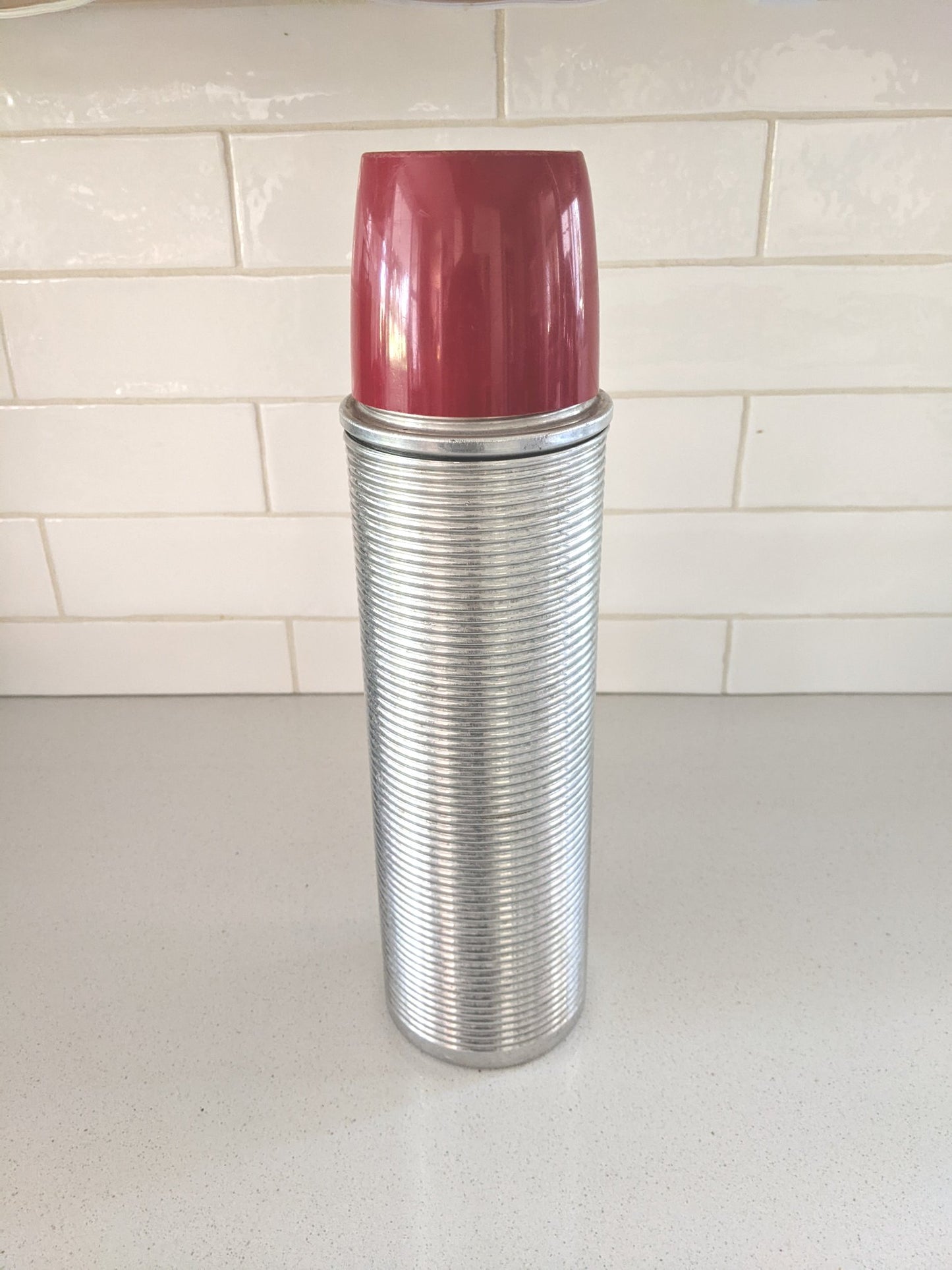 Thermos silver with red cap