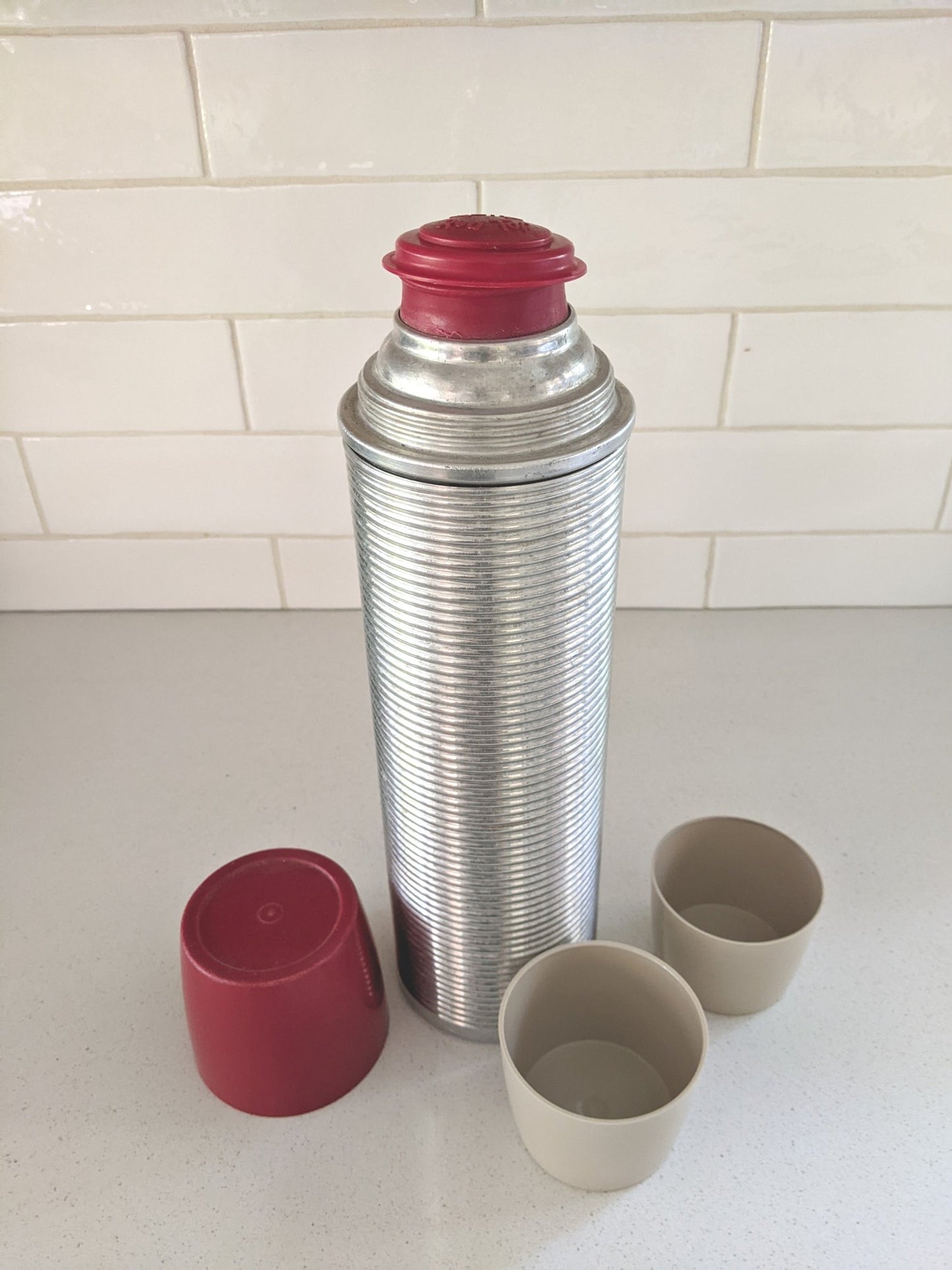 Thermos silver with red cap